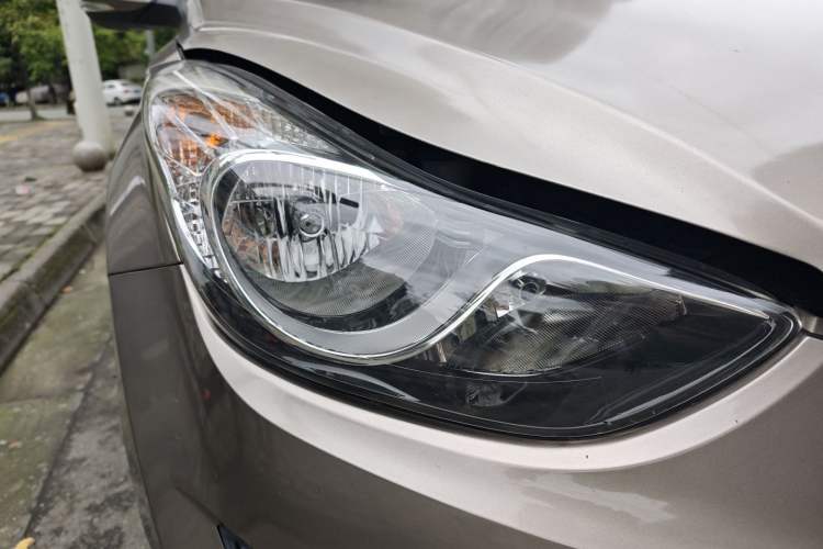 Used Hyundai Elantra (5th Generation / Langdong) 2015 1.6L Manual Leading Model Right Front Headlight