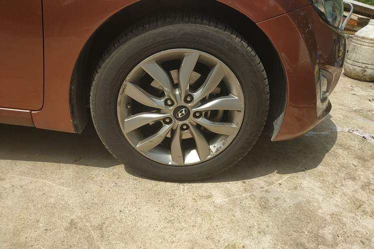 Used Hyundai Elantra (5th Generation / Langdong) 2015 1.6L Manual Leading Model Right Front Wheel Hub