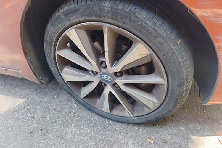 Used Hyundai Elantra (5th Generation / Langdong) 2015 1.6L Automatic Leading Model Right Front Wheel Hub