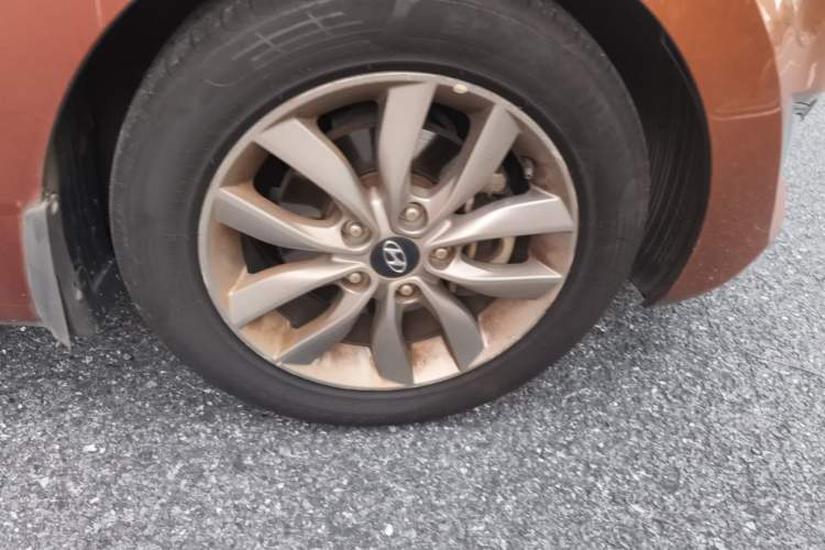 Used Hyundai Elantra (5th Generation / Langdong) 2015 1.6L Automatic Fashion Model Right Front Wheel Hub