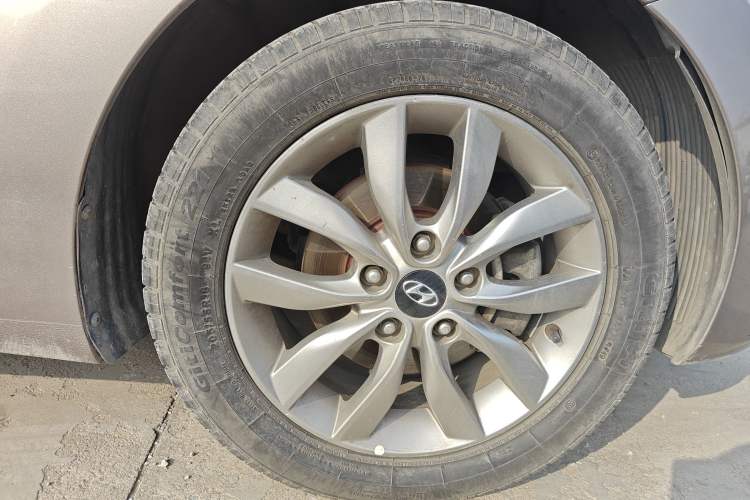 Used Hyundai Elantra (5th Generation / Langdong) 2015 1.6L Manual Leading Model Right Front Wheel Hub