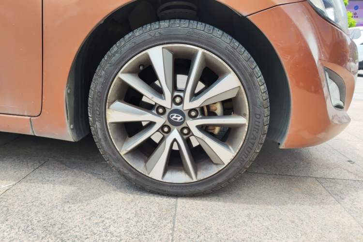 Used Hyundai Elantra (5th Generation / Langdong) 2015 1.6L Automatic Leading Model Right Front Wheel Hub