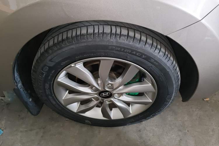 Used Hyundai Elantra (5th Generation / Langdong) 2015 1.6L Automatic Fashion Model Right Front Wheel Hub