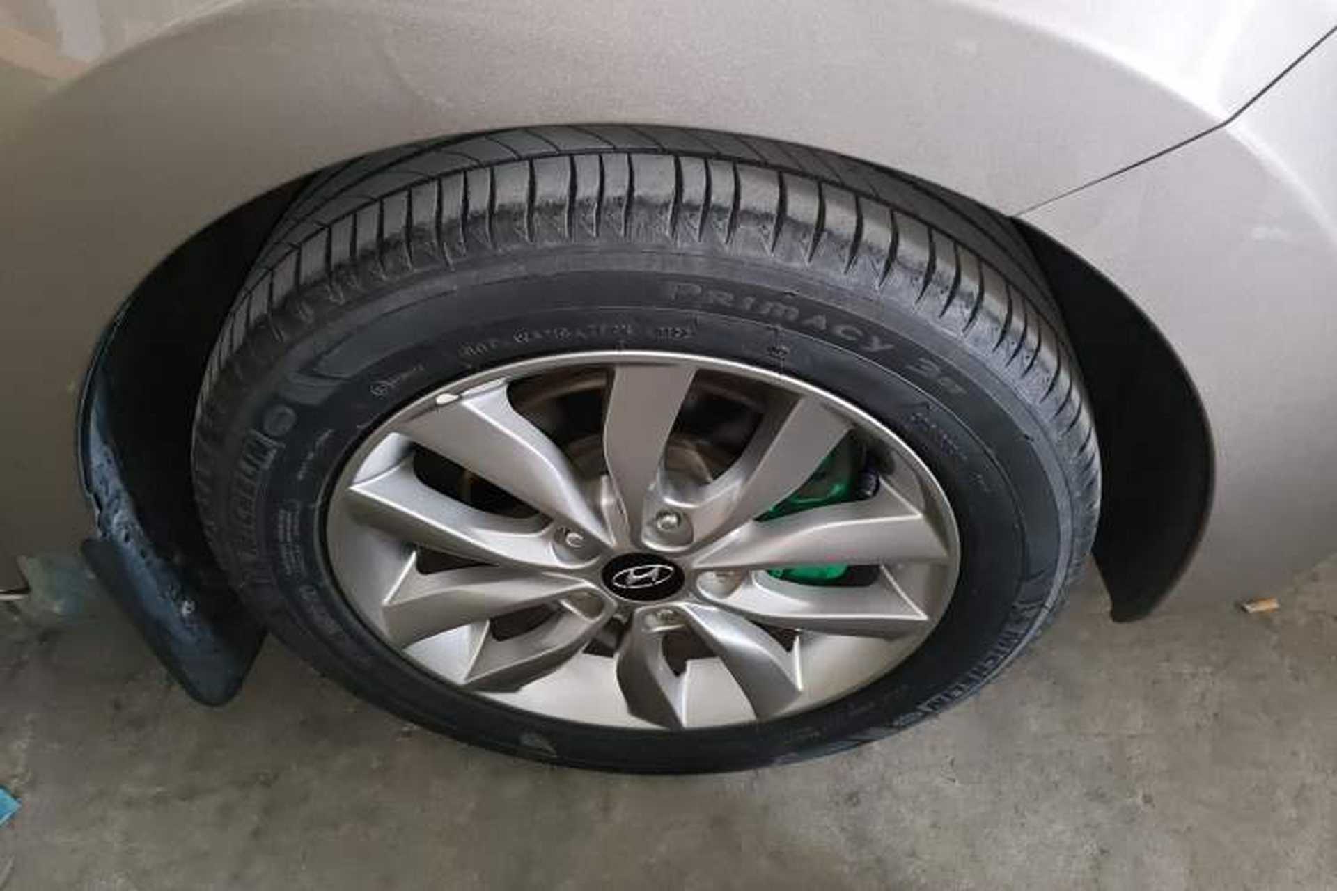 Used Hyundai Elantra (5th Generation / Langdong) 2015 1.6L Automatic Fashion Model Right Front Wheel Hub