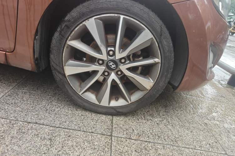 Used Hyundai Elantra (5th Generation / Langdong) 2015 1.6L Automatic Leading Model Right Front Wheel Hub