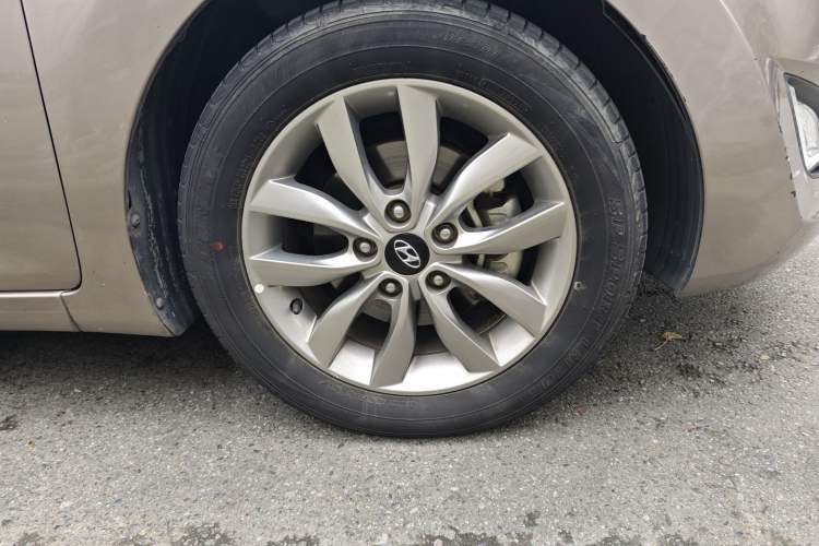 Used Hyundai Elantra (5th Generation / Langdong) 2015 1.6L Manual Leading Model Right Front Wheel Hub
