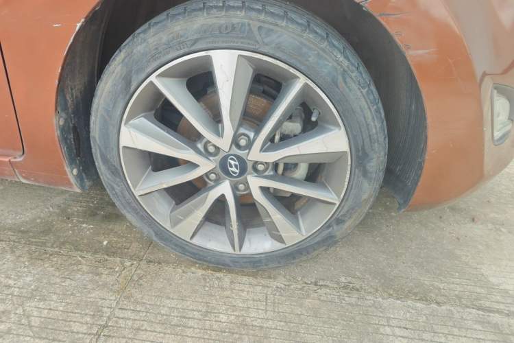 Used Hyundai Elantra (5th Generation / Langdong) 2015 1.6L Automatic Leading Model Right Front Wheel Hub