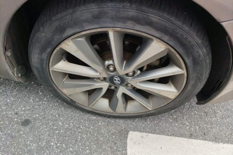 Used Hyundai Elantra (5th Generation / Langdong) 2015 1.6L Automatic Leading Model Right Front Wheel Hub