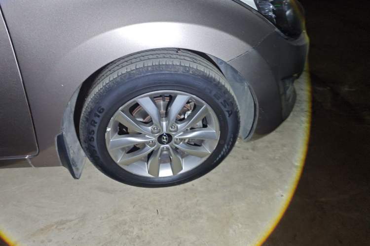 Used Hyundai Elantra (5th Generation / Langdong) 2015 1.6L Manual Leading Model Right Front Wheel Hub