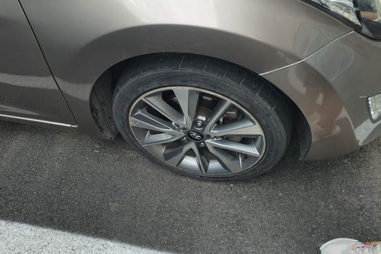 Used Hyundai Elantra (5th Generation / Langdong) 2015 1.6L Automatic Leading Model Right Front Wheel Hub