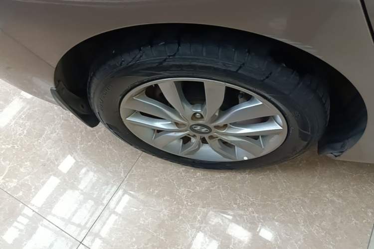 Used Hyundai Elantra (5th Generation / Langdong) 2015 1.6L Automatic Fashion Model Right Rear Wheel Hub
