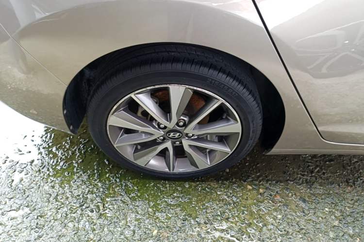 Used Hyundai Elantra (5th Generation / Langdong) 2015 1.6L Automatic Leading Model Right Rear Wheel Hub