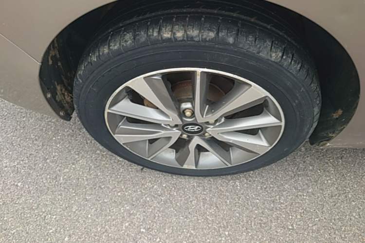 Used Hyundai Elantra (5th Generation / Langdong) 2015 1.6L Automatic Luxury Model Right Rear Wheel Hub