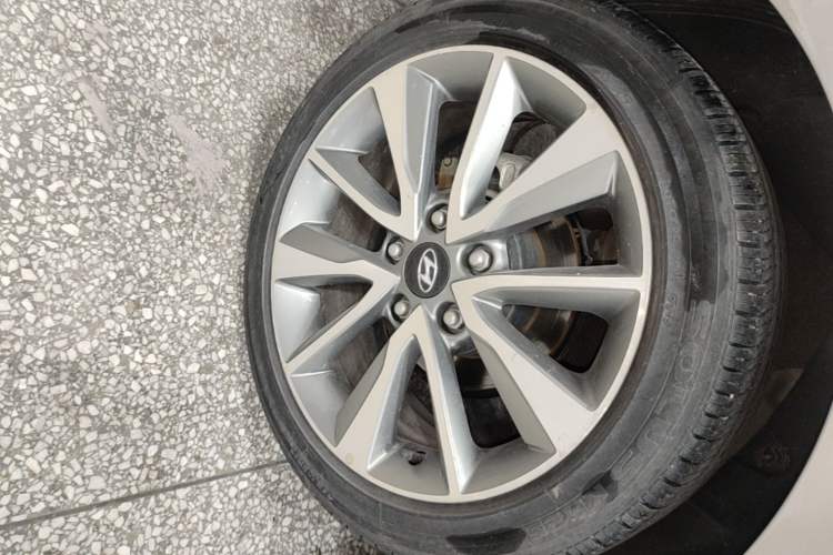 Used Hyundai Elantra (5th Generation / Langdong) 2015 1.6L Automatic Leading Model Right Rear Wheel Hub