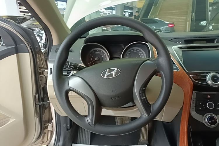 Used Hyundai Elantra (5th Generation / Langdong) 2015 1.6L Automatic Fashion Model Steering Wheel