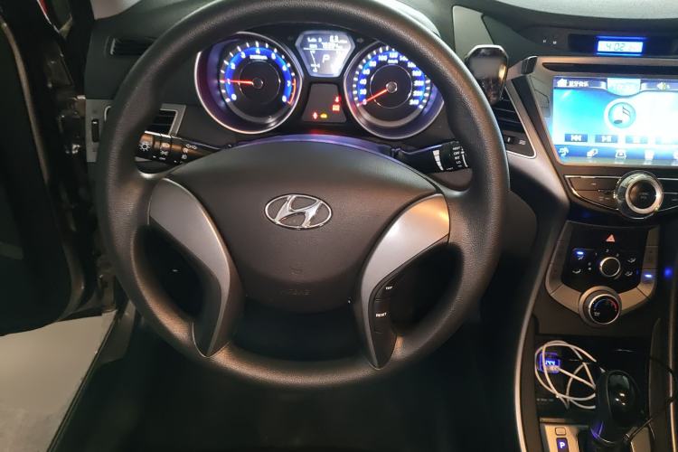 Used Hyundai Elantra (5th Generation / Langdong) 2015 1.6L Automatic Fashion Model Steering Wheel