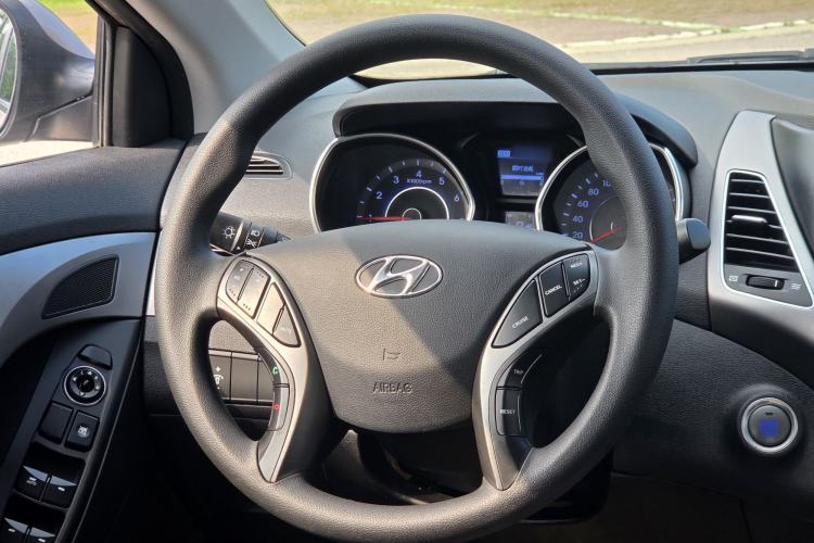 Used Hyundai Elantra (5th Generation / Langdong) 2015 1.6L Automatic Leading Model Steering Wheel