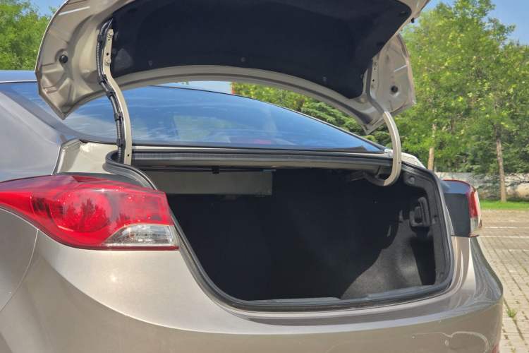 Used Hyundai Elantra (5th Generation / Langdong) 2015 1.6L Automatic Leading Model Trunk