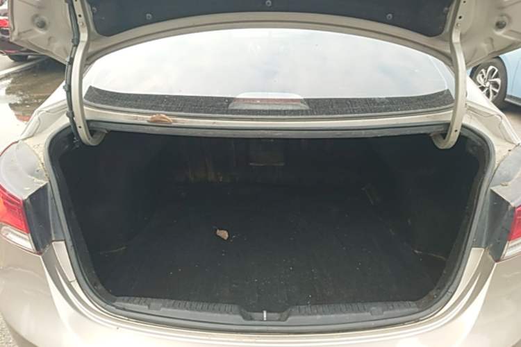 Used Hyundai Elantra (5th Generation / Langdong) 2015 1.6L Automatic Luxury Model Trunk