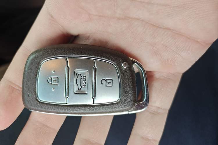 Used Hyundai Elantra (5th Generation / Langdong) 2015 1.6L Manual Leading Model Vehicle Key
