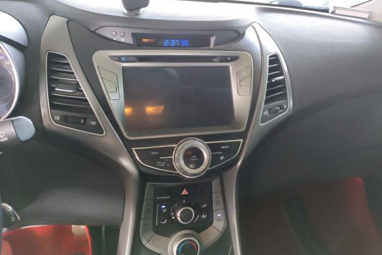 Used Hyundai Elantra (5th Generation / Langdong) 2016 1.6L Automatic Smart Version Audio And AC Panel