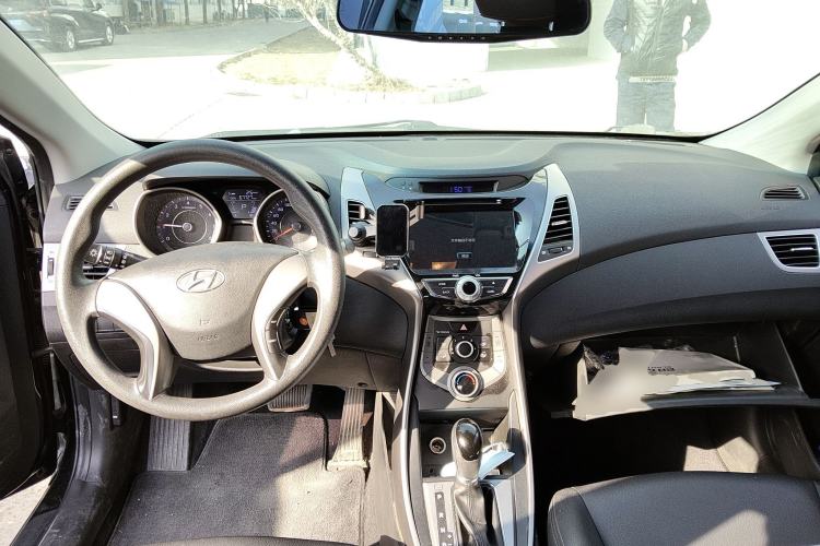 Used Hyundai Elantra (5th Generation / Langdong) 2016 1.6L Automatic Smart Version Center Console
