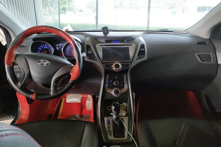 Used Hyundai Elantra (5th Generation / Langdong) 2016 1.6L Automatic Smart Version Center Console