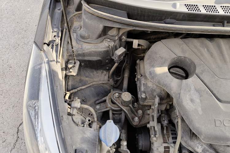 Used Hyundai Elantra (5th Generation / Langdong) 2016 1.6L Automatic Smart Version Engine Bay Right