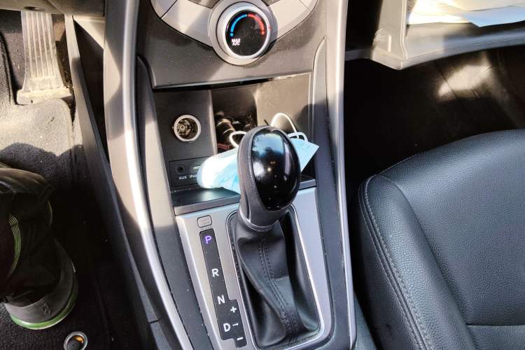 Used Hyundai Elantra (5th Generation / Langdong) 2016 1.6L Automatic Smart Version Gear Lever