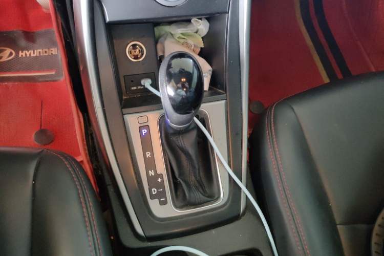 Used Hyundai Elantra (5th Generation / Langdong) 2016 1.6L Automatic Smart Version Gear Lever