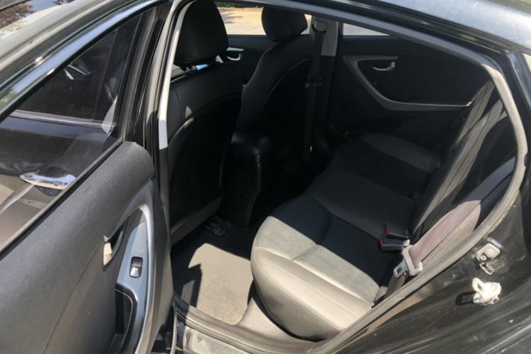 Used Hyundai Elantra (5th Generation / Langdong) 2016 1.6L Manual Luxury Model Interior 2