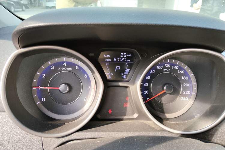 Used Hyundai Elantra (5th Generation / Langdong) 2016 1.6L Automatic Smart Version Odometer Close Up