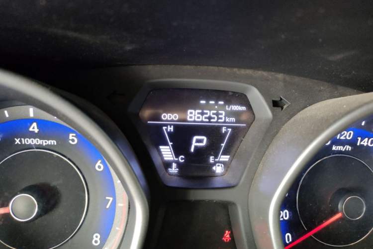 Used Hyundai Elantra (5th Generation / Langdong) 2016 1.6L Automatic Smart Version Odometer Close Up