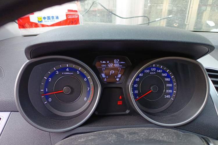 Used Hyundai Elantra (5th Generation / Langdong) 2016 1.6L Automatic Smart Version Odometer Close Up