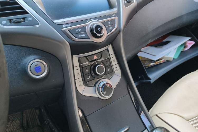 Used Hyundai Elantra (5th Generation / Langdong) 2016 1.6L Manual Fashion Edition Audio And AC Panel