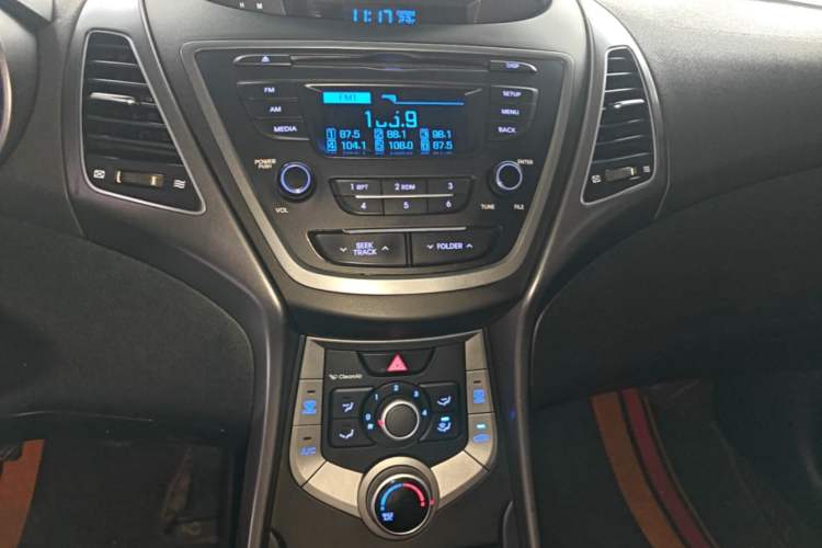 Used Hyundai Elantra (5th Generation / Langdong) 2016 1.6L Manual Fashion Edition Audio And AC Panel