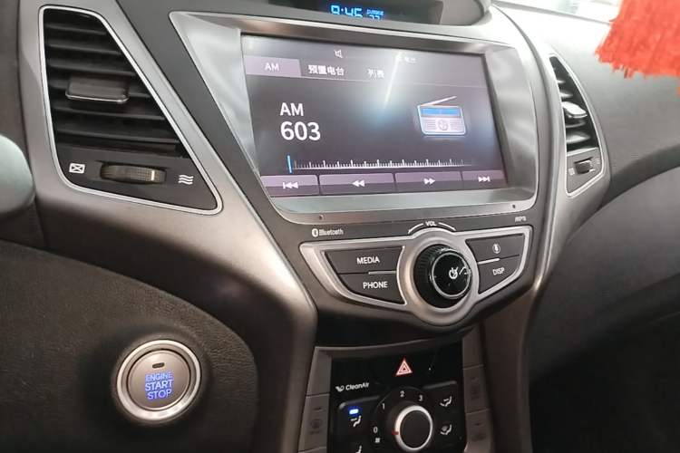 Used Hyundai Elantra (5th Generation / Langdong) 2016 1.6L Automatic Prestige Model Audio And AC Panel