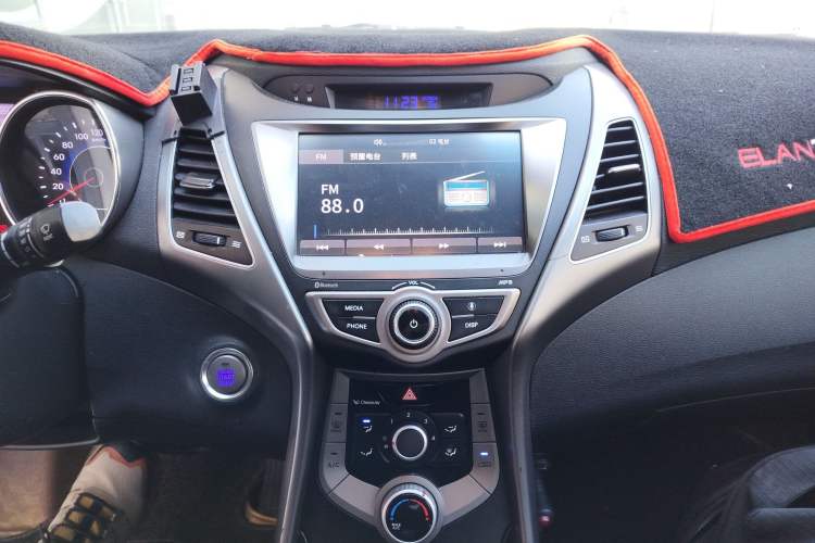 Used Hyundai Elantra (5th Generation / Langdong) 2016 1.6L Automatic Prestige Model Audio And AC Panel