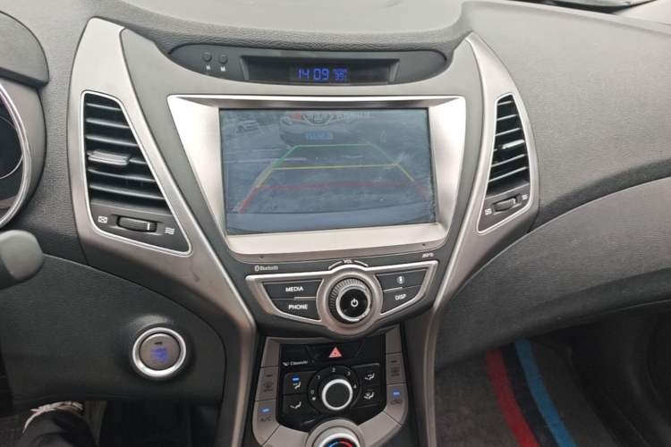 Used Hyundai Elantra (5th Generation / Langdong) 2016 1.6L Automatic Prestige Model Audio And AC Panel
