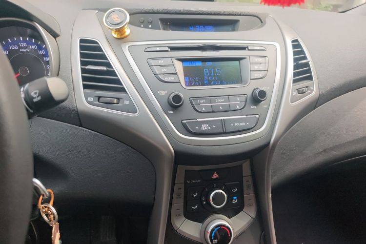 Used Hyundai Elantra (5th Generation / Langdong) 2016 1.6L Automatic Smart Version Audio And AC Panel