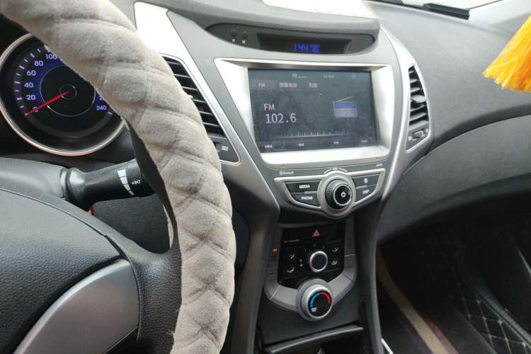 Used Hyundai Elantra (5th Generation / Langdong) 2016 1.6L Manual Luxury Model Audio And AC Panel