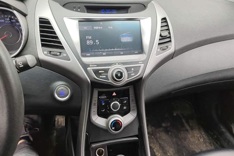 Used Hyundai Elantra (5th Generation / Langdong) 2016 1.6L Automatic Prestige Model Audio And AC Panel