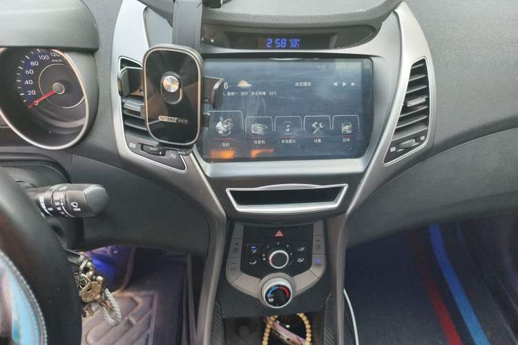 Used Hyundai Elantra (5th Generation / Langdong) 2016 1.6L Automatic Smart Version Audio And AC Panel