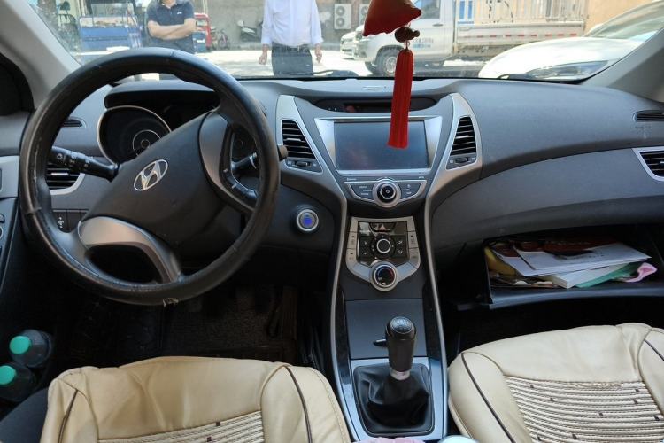 Used Hyundai Elantra (5th Generation / Langdong) 2016 1.6L Manual Fashion Edition Center Console