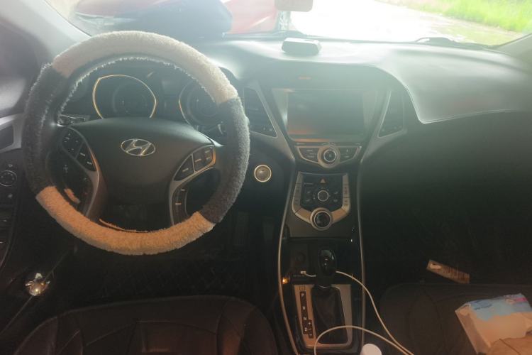 Used Hyundai Elantra (5th Generation / Langdong) 2016 1.6L Automatic Prestige Model Center Console