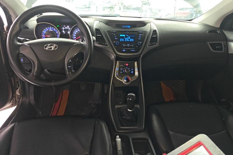 Used Hyundai Elantra (5th Generation / Langdong) 2016 1.6L Manual Fashion Edition Center Console