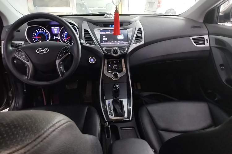 Used Hyundai Elantra (5th Generation / Langdong) 2016 1.6L Automatic Prestige Model Center Console