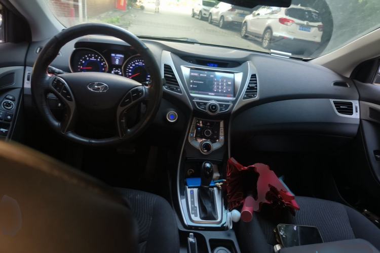 Used Hyundai Elantra (5th Generation / Langdong) 2016 1.6L Automatic Prestige Model Center Console