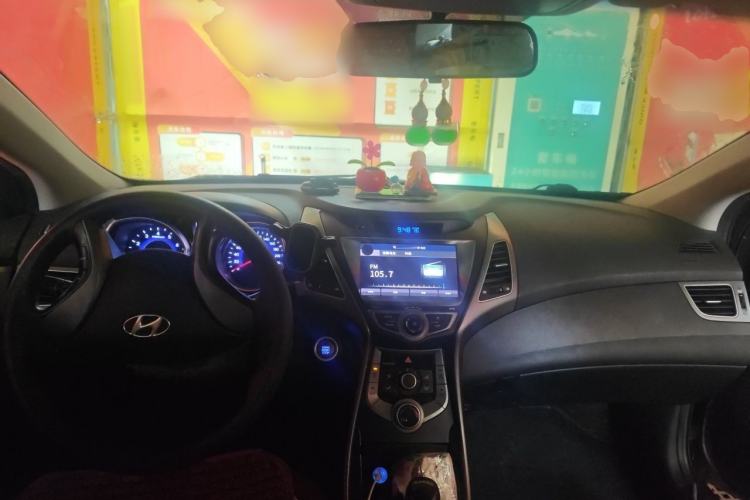 Used Hyundai Elantra (5th Generation / Langdong) 2016 1.6L Manual Luxury Model Center Console