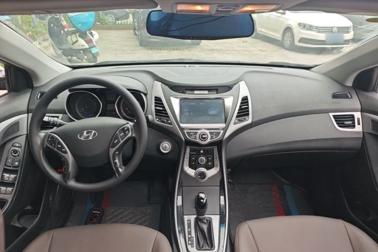 Used Hyundai Elantra (5th Generation / Langdong) 2016 1.6L Automatic Prestige Model Center Console